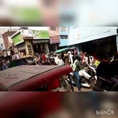 शाहजहांपुरः स्वच्छता अभियान में ईओ और एसडीएम ने हटवाएं अवैध निर्माण, साफ करवाई गंदगी