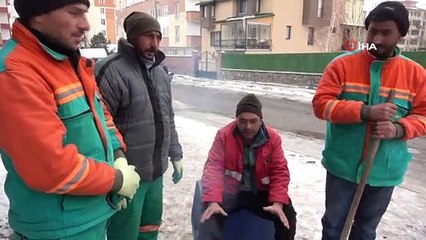 Temizlik işçilerinin soğukla mücadelesi