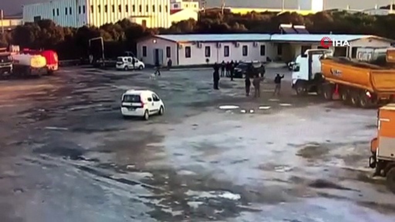 Kızgın şoför tırı mesai arkadaşlarının üzerine sürdü...Dehşet anları kamerada