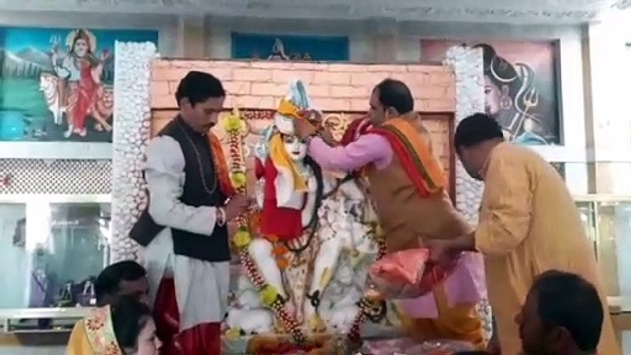 इंदौर: गेंदेश्वर मंदिर में भोले को लगाई गई हल्दी, शिवरात्रि की तैयारियां जोरों पर