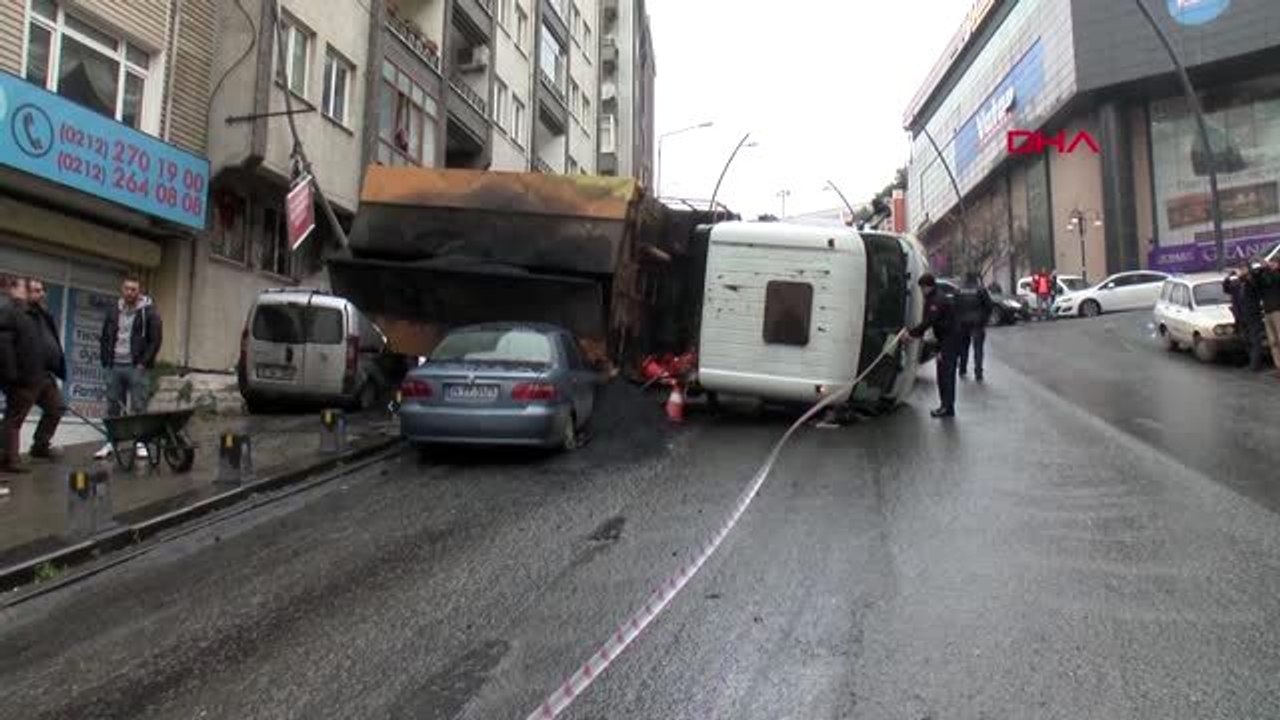 Gaziosmanpaşa'da asfalt yüklü kamyon otomobilin üzerine devrildi