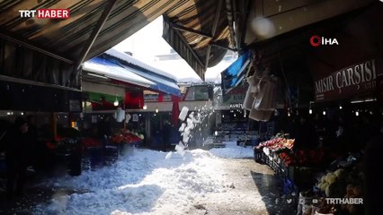 Sivas'ta kar kütlelerinin düşme anı kamerada