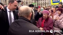 سيدة تسأل بوتين :كم راتبك والرئيس الروسي يرد