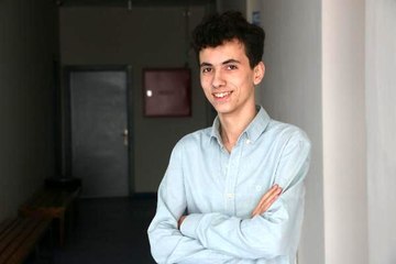 17 yaşında bilişim hizmetleri şirketini kurdu