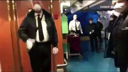 Karantina gemisinden çıkış anlarını görüntüledi
