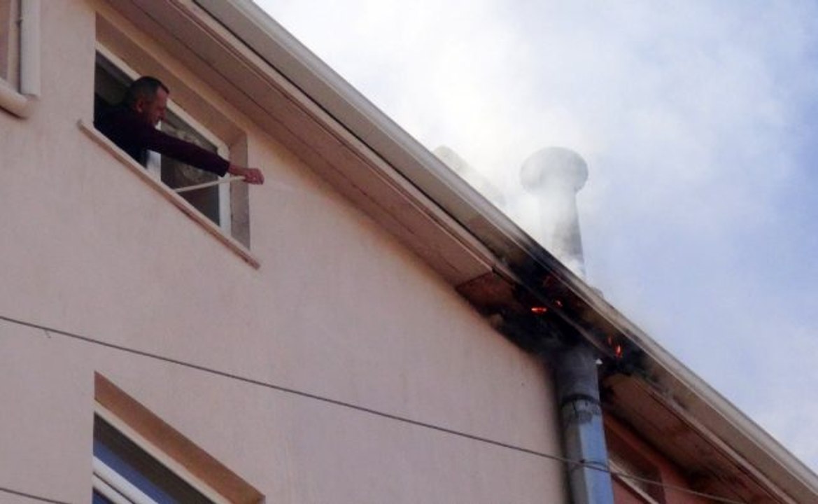 Vatandaştan yangına bahçe hortumuyla müdahale