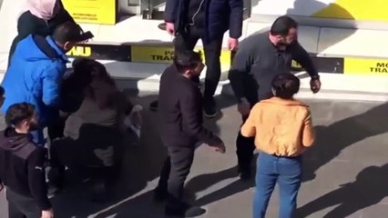 Kadınların kavgasını erkekler ayırdı