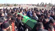 Dövülerek öldürülen sosyal medya fenomeni Diyarbakır’da defnedildi