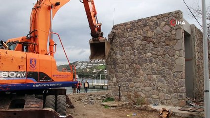 Bodrum’da sahilde bulunan kaçak bina yıkıldı