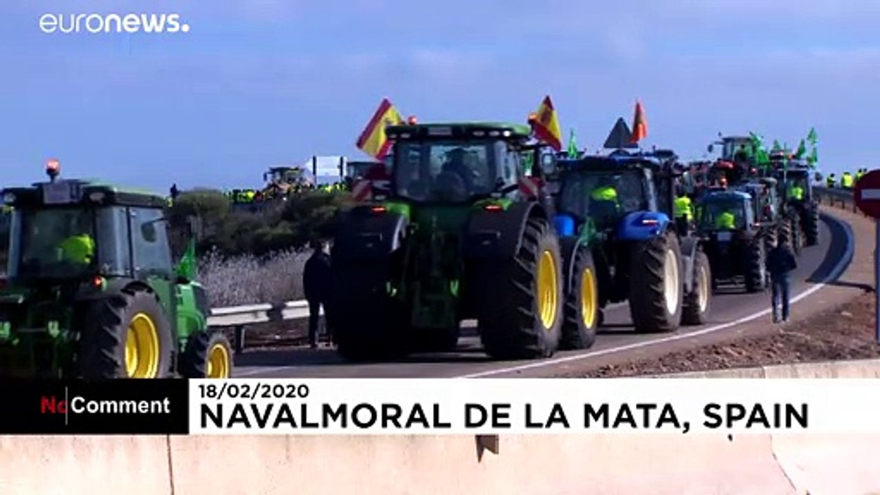 Thousands of farmers in western Spain cultivate protest over prices