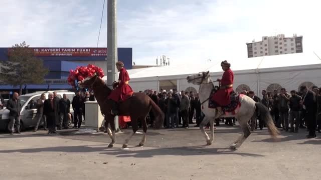 Yerli ve milli elektrikli traktör tarım fuarında görücüye çıktı