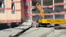 Depremin hasar verdiği okul, kontrollü olarak böyle yıkıldı