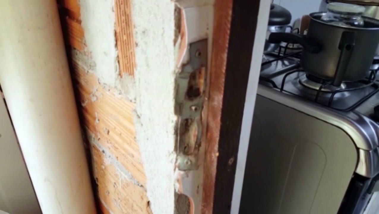 Ladrões arrombam residência, furtam televisor e até carnes de geladeira, no Bairro Brasmadeira