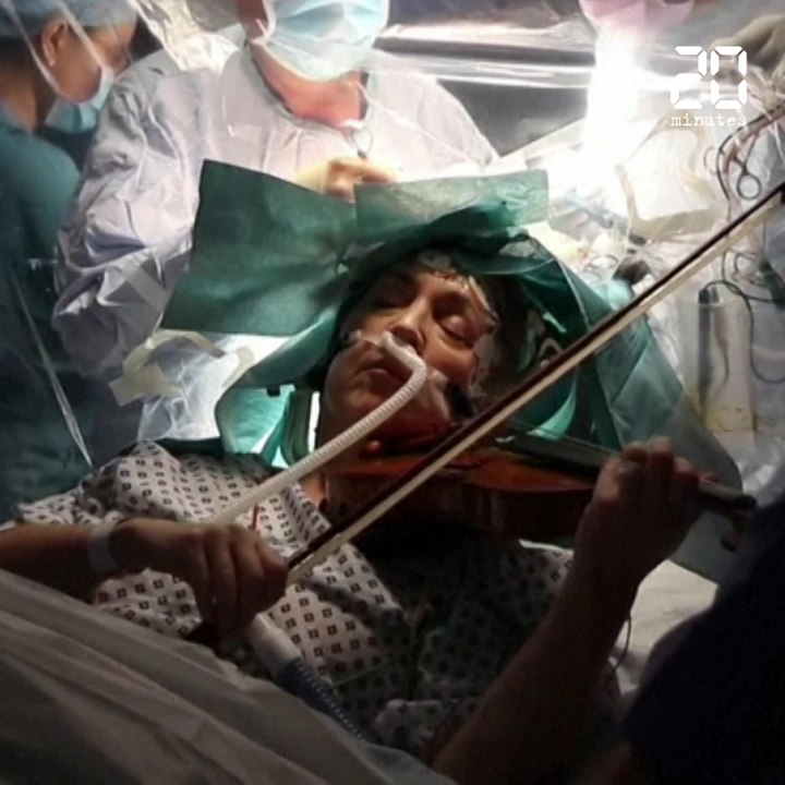 Elle joue du violon pendant son opération du cerveau pour préserver son don
