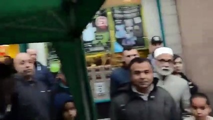 Müslüman adam İngiliz polisine ders verdi! Allah-u Ekber sesleri yükseldi