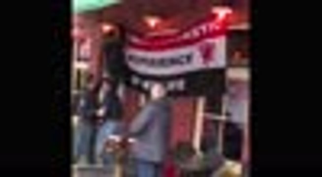 Les fans de Man United envahissent les rues de Bruges