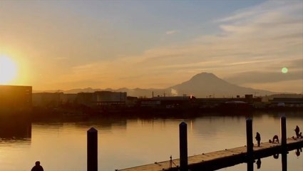 Stunning sunrise looks like a moving painting