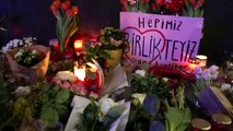 Almanya'daki ırkçı terörist saldırı - Sokağa ve kafelerin önüne mum ve çiçek bırakıldı