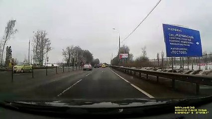 Dashcam Catching Car Accident Due to Brake Failure
