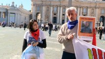 Los sordos argentinos abusados piden al papa justicia y reparación