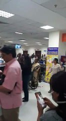 IJN sends in physiotherapists for impromptu exercise session to ease waiting patients’ boredom