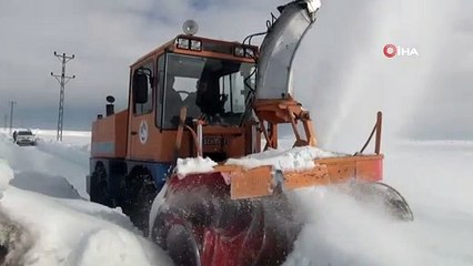 Ahlat’ta kar nedeniyle kapanan 140 kilometrelik köy yolu ağı ulaşıma açıldı