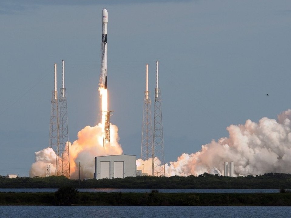 SpaceX-Rakete von Elon Musk stürzt bei Landung ins Meer