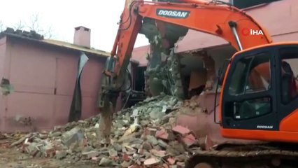 Yarım Asırlık Okul Depreme Dayanıksız Olduğu İçin Yıkılıyor
