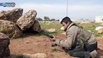 شاهد لحظة هروب عشرات العناصر لميليشيا أسد في حلب