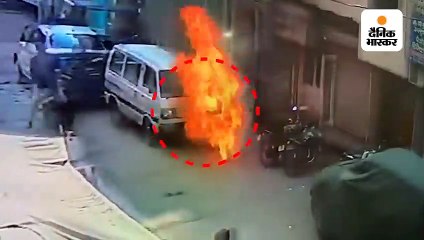 डॉक्टर ने खुद को लगाई आग