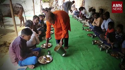 लखनऊ का ये शख्स 2014 से खिला रहा है गरीबों को खाना