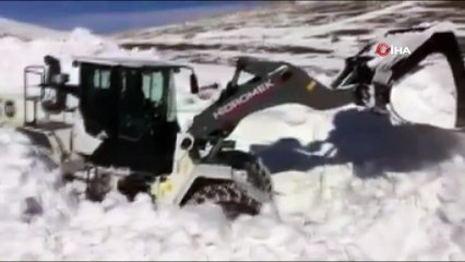 Iğdır'da karla mücadele çalışmaları zor şartlar altında devam ediyor