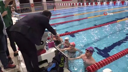 Bakan Kasapoğlu’ndan olimpiyat yolcusu sporculara sürpriz ziyaret
