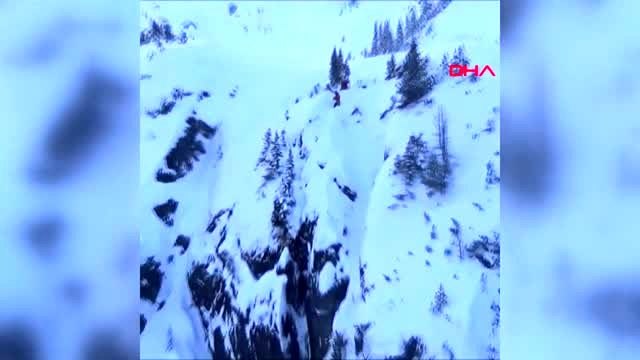 Dha dış 'kayakları kayalara sıkıştı, böyle kurtarılmayı bekledi