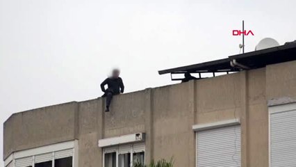 Aydın tuvalet ihalesini alamayınca çatıya çıktı