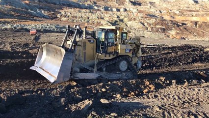 Cat D9T Dozers Working Together