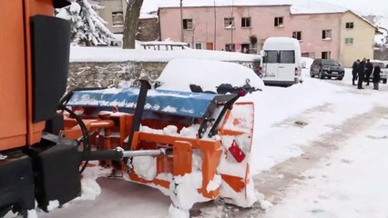 Ora News - Rikthehet dëbora në rrethe, zbardhet juglindja, shfaqen vështirësitë e para