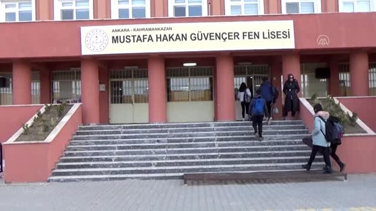 Harçlıklarıyla sokak hayvanlarına mama aldılar