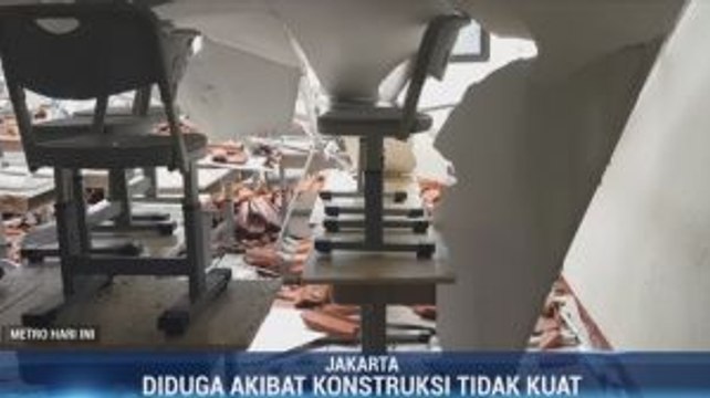 Atap Ruang Kelas SMKN 24 Jakarta Ambruk