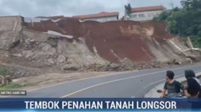 Detik-detik Tebing 12 M di Limbangan Garut Longsor