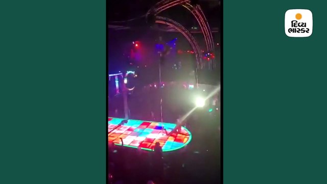 15 ફૂટ ઉંચા પોલ પરથી પડવાં છતાં ડાંસર ડાન્સ કરતી રહી, જડબું-દાંત તૂટી ગયા