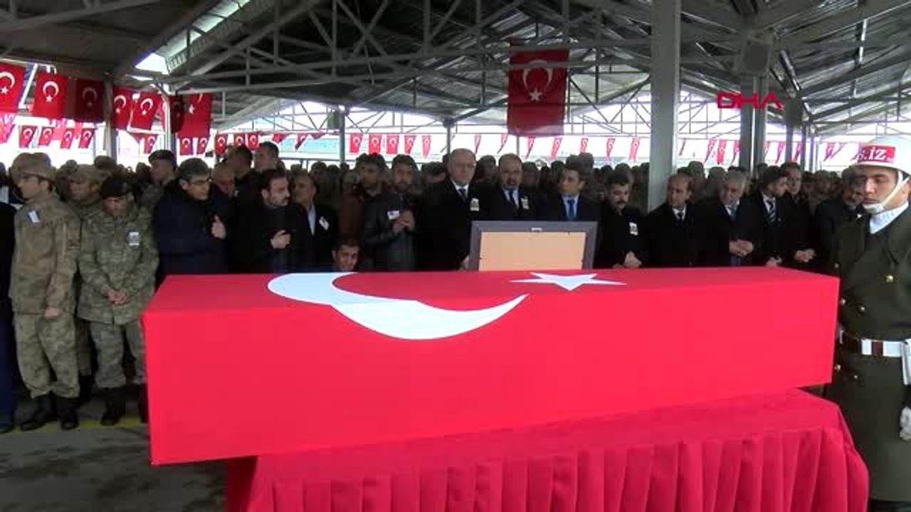 Gaziantep-şehit tankçı sözleşmeli er mustafa ertürk son yolculuğuna uğurlandı-2