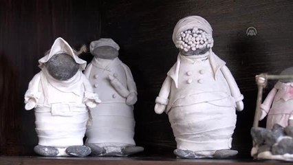 Çakıl taşlarını hünerli ellerinde sanat eserine dönüştürüyor - KARS