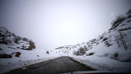 Konyalı öğrencilerin karda zorlu eğitim yolculuğu