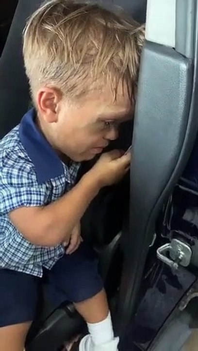 Harcelé à l'école, un enfant de 9 ans atteint de nanisme demande à sa mère "un couteau pour se suicider" dans une vidéo bouleversante