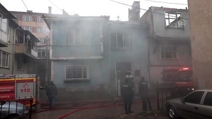 İki katlı evde çıkan yangın hasara neden oldu - AFYONKARAHİSAR