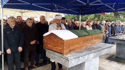 Otobüsle kafa kafaya çarpışan otomobilin sürücüsü toprağa verildi