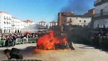 Cáceres arranca su Carnaval con la quema del Pelele en la Plaza Mayor