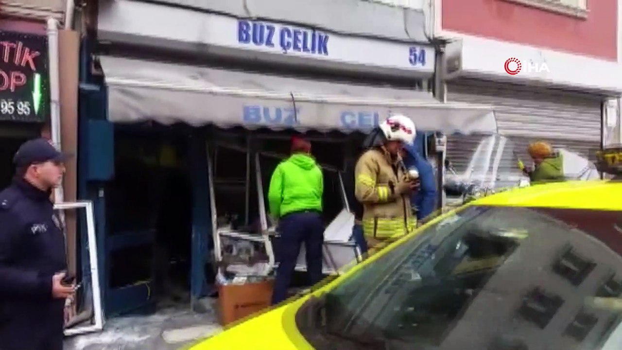 Beyoğlu Tarlabaşı Bulvarı'nda bir iş yerinde patlama meydana geldi