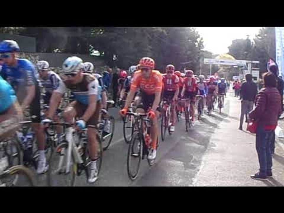 Tour des Alpes-Maritimes et du Var - Et. 1 : Le passage du peloton à Grasse